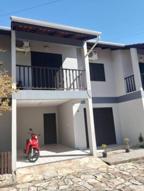 Sobrado Bombinhas 80m da praia